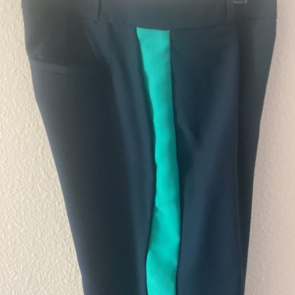 Banana Republic Women’s Navy Blue Pants with A Green Side Strap Insert Size 8 - Picture 5 of 13